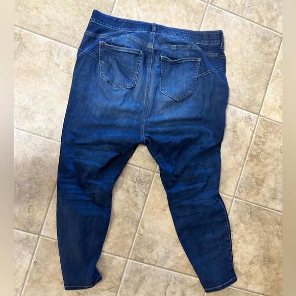 Torrid bombshell skinny feel the fit. 22 regular - Picture 4 of 5